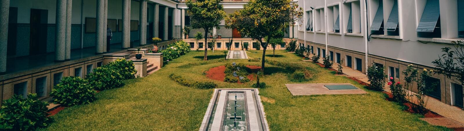 Bringing Nature Indoors: How Nuad Thai School Integrates House and Garden Elements for a Serene Learning Environment